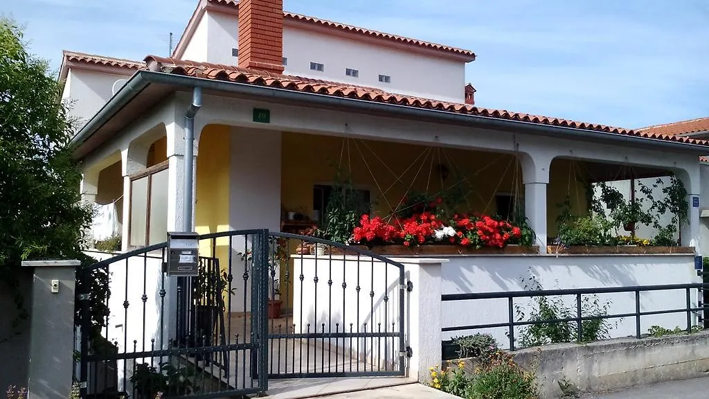 Apartment Green Garden Pula