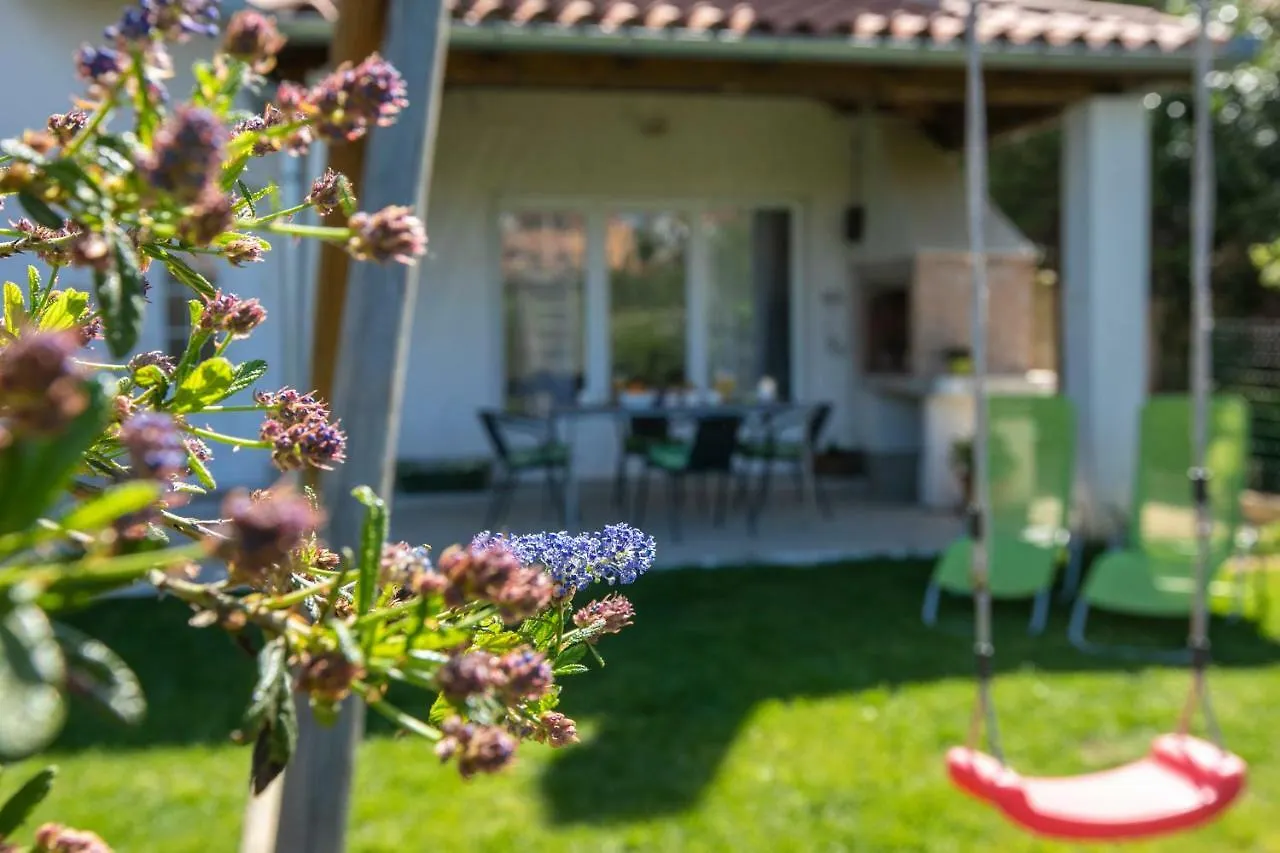 Apartment Green Garden Pula